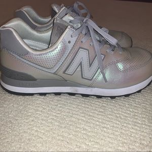 metallic silver new balance sneakers